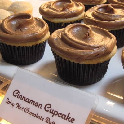 A photo of vanilla cinnamon cake with spicy cocoa buttercream cupcakes.