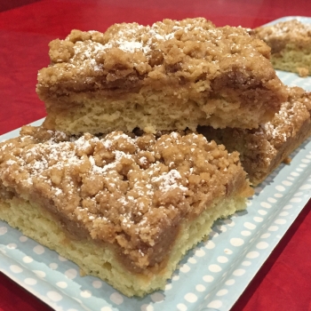A picture of a classic coffee cake.