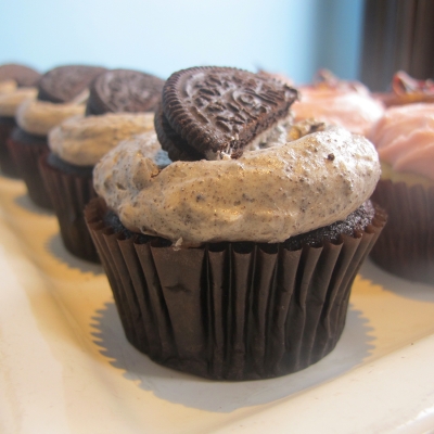 A picture of an Oreo cupcake.