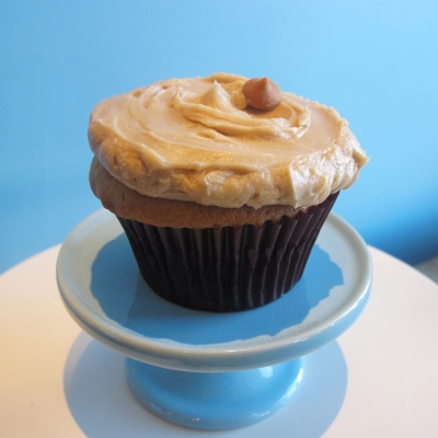A picture of a vanilla cake, strawberry jam filling, peanut butter buttercream cupcake..